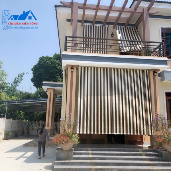 Mẫu Rèm Cuốn Bạt Che Nắng Mưa